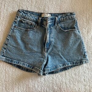 Abercrombie Mom Short High Rise